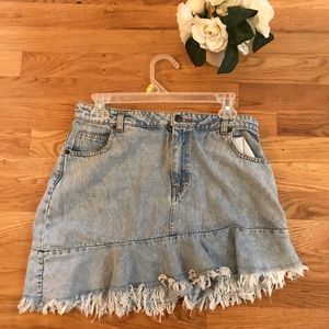 🌵Asymmetrical cut light blue denim skirt
